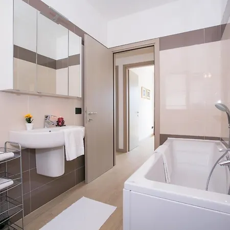 Sleeps 12 Pool Air Con Tremezzo